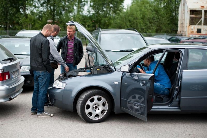 Perkant automobilį nusiderėti galima iki penktadalio kainos