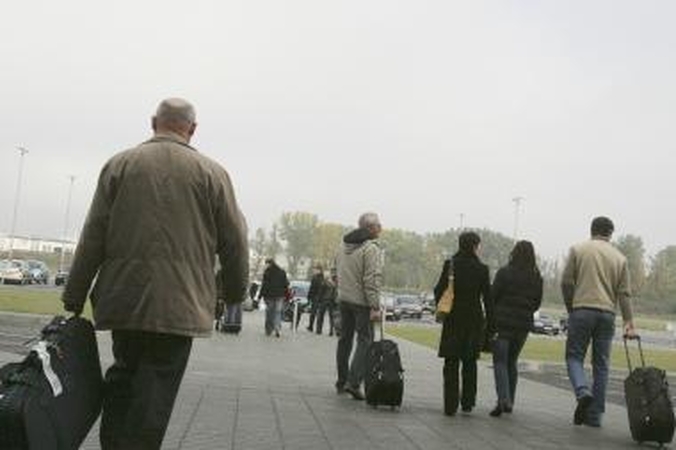 Lietuviai, palyginti su ES šalimis, tėvų namus palieka vėlai