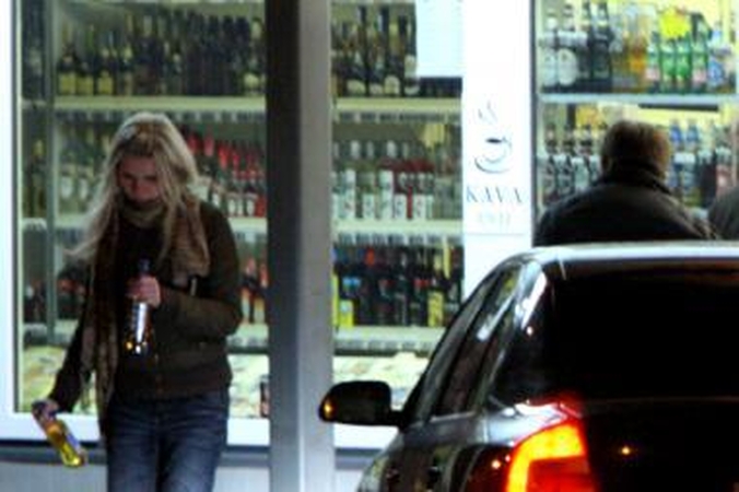 Už naktinę prekybą alkoholiu - 75 litų bauda 
