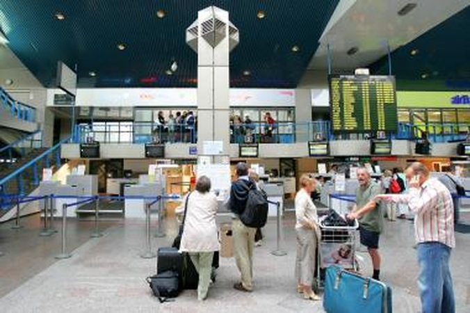 „flyLAL" prognozė: keliautojų srautai mažės trečdaliu