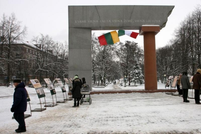 Klaipėdos istoriją praeiviams pasakoja ekspozicija prie „Arkos“