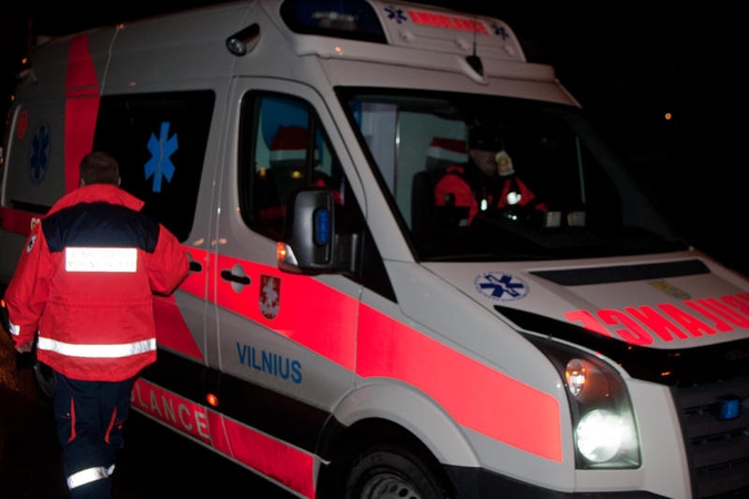 Riešėje susidūrė automobiliai, vairuotojai sužeisti