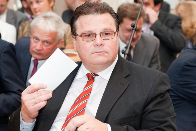 Lenkai pasitinka L. Linkevičių kalbėdami apie santykių atšilimo viltis