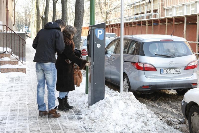 Jau galima kreiptis dėl metinių leidimų statyti automobilius centre