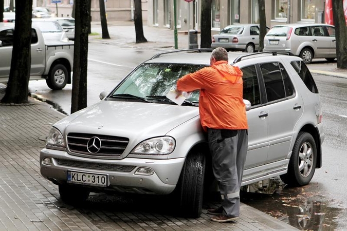Klaipėdiečiai vengia mokėti rinkliavą už automobilių stovėjimą