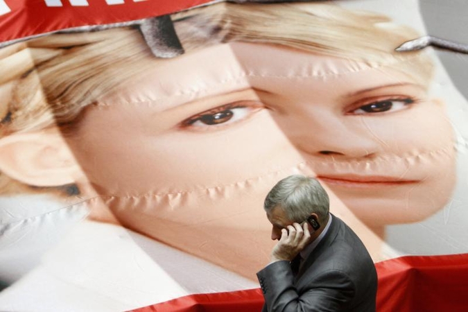 Sekmadienį vyksiančius rinkimus Ukrainoje jau dabar temdo pažeidimai
