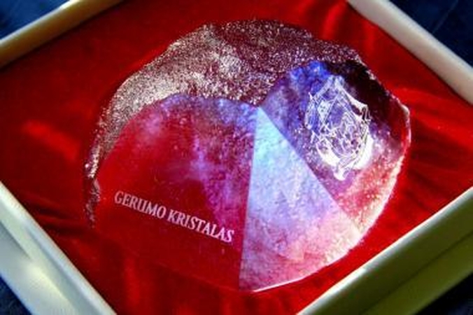 Kauno rotušėje 26-iems kauniečiams įteikti „Gerumo kristalai“