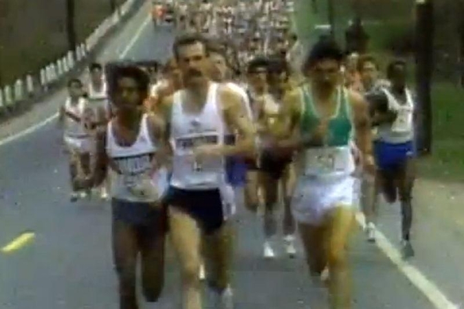 1986-ųjų Bostono maratono nugalėtojas ragina neleisti terorui užkirsti
