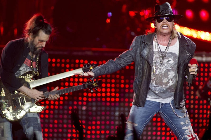Vagys iš „Guns n' Roses“ dainininko pavogė auksą ir deimantus