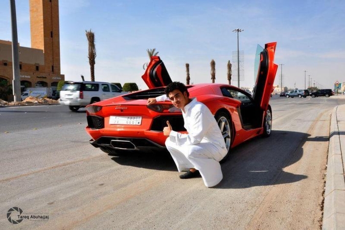 22 m. arabas pirmasis įsigijo „Lambo Aventador“. Kiek jam tai kainavo?