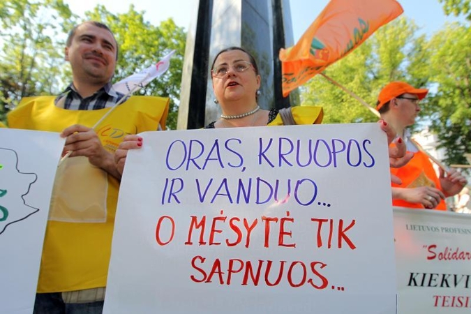 Vilniuje - profsąjungų piketas už MMA didinimą