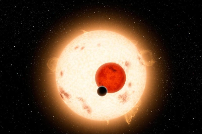Atrasta planeta, skriejanti apie dvi saules
