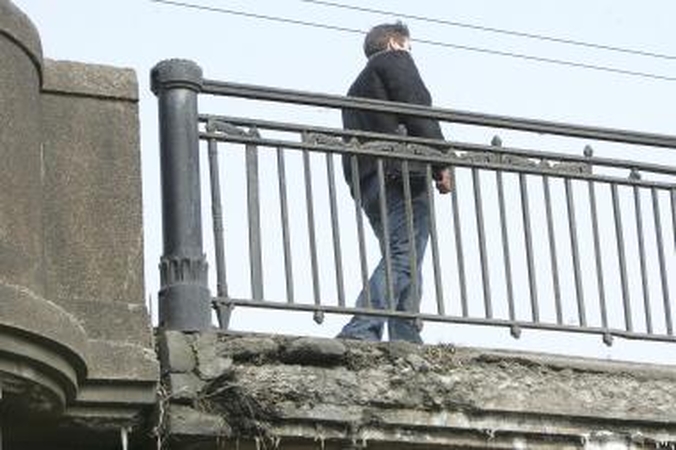 Panemunės tiltas - lyg arimas, remonto teks palaukti