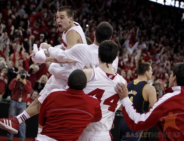 NCAA lygoje tęsiasi stebuklingų ir pergalingų metimų serija