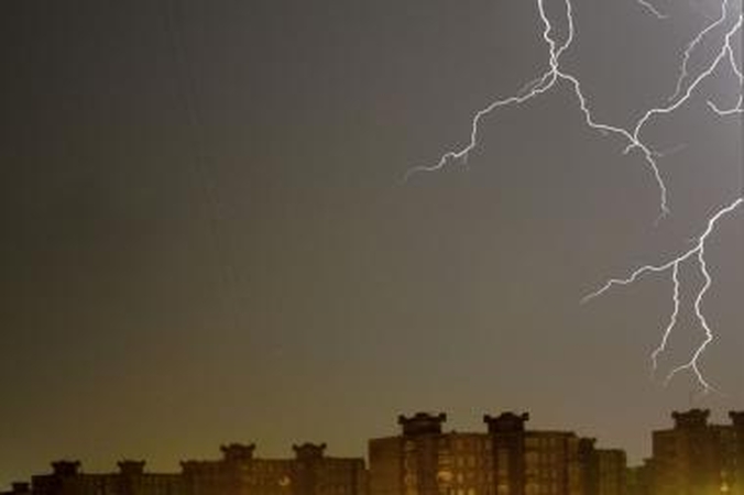 Perkūnija sukėlė nuostolių, paliko be elektros