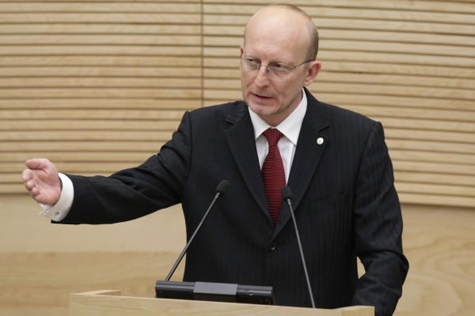 Griežtins „kanceliarinių išlaidų“ panaudojimo kontrolę