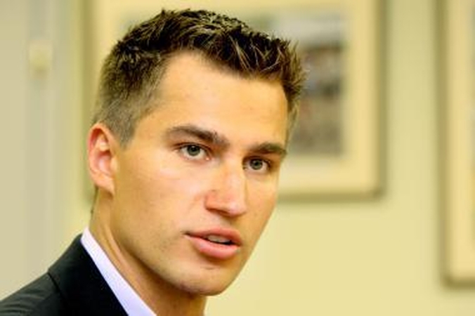 D.Zubrus nuginklavo „Bruins“ vartininką 