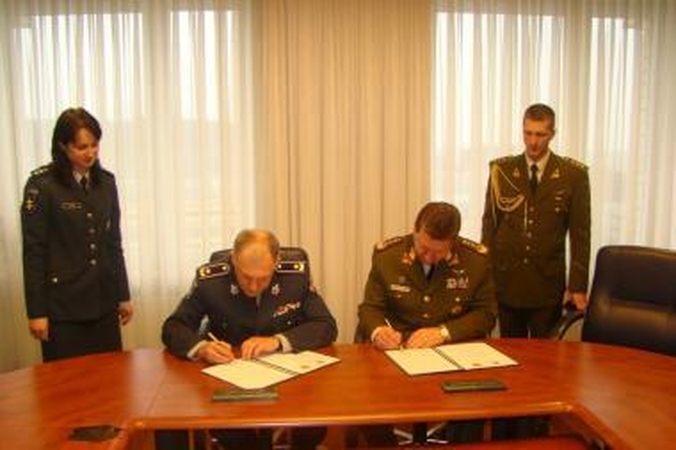 Kariškiai ir policija aktyviau bendradarbiaus
