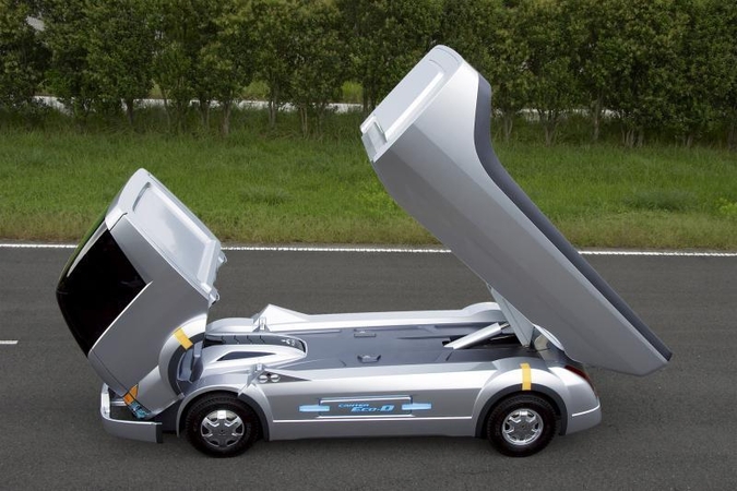 „Mitsubishi Fuso Canter“ švenčia 50-metį