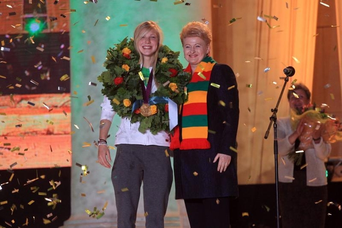 Lietuva pasitiko olimpinį auksą parvežusią R.Meilutytę