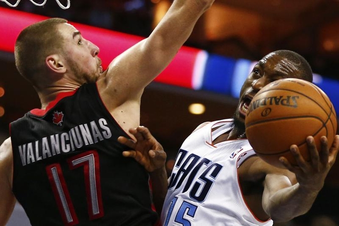 Pagrindiniu „Raptors“ „centru“ tapęs J. Valančiūnas džiugina dėjimais