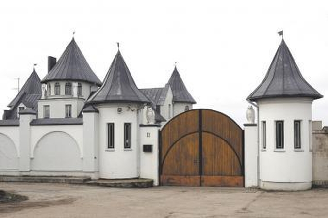 Daktarų turtas lieka areštuotas