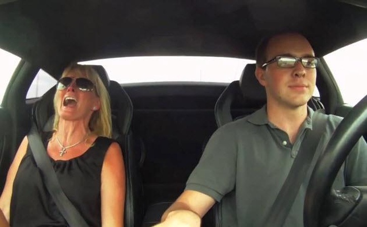 Kaip jaunuolis su „Lamborghini Gallardo“ mamą gąsdino