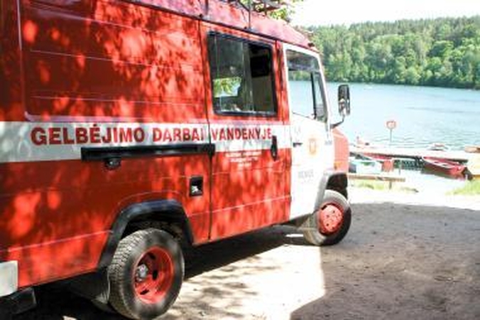 Ugniagesiai išgelbėjo penkis skendusius paauglius