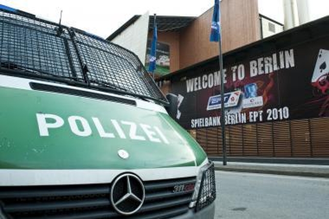 Plėšikai Berlyne įsiveržė į pokerio turnyrą ir pagrobė prizinį fondą