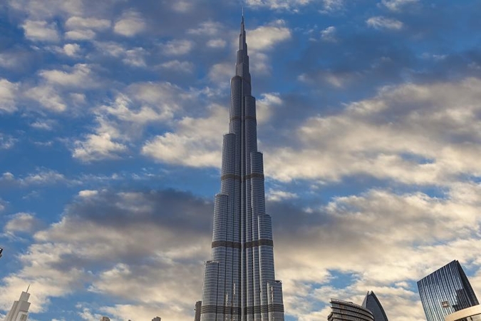 Dubajuje gaisras apgadino statomą dangoraižį