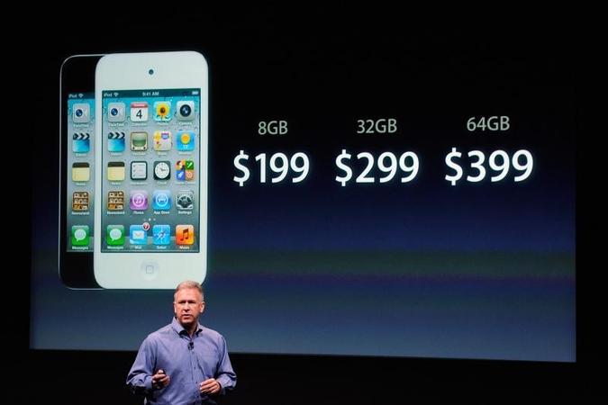 „Apple“ pristatė „iPhone 4S“, „iPhone 5“ dar teks palaukti