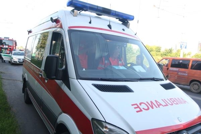 Vilniuje lokomotyvas sužalojo moterį, vėliau ji mirė