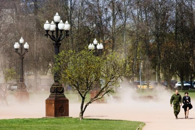 Vilnius skendi dulkių debesyje