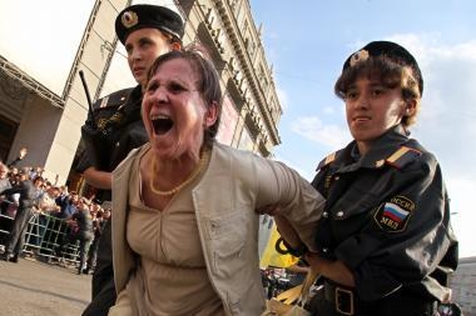 Išvaikydamas protesto mitingus OMON padėjo tašką V.Putino ginče su J.Ševčiuku (papildyta)