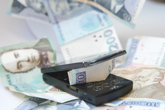 Sukčiams slaptažodžius padiktavusi pensininkė neteko 15 tūkst. litų