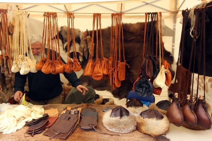 Tautų mugėje – sūriai, kailiai ir folklorinės tautų dainos