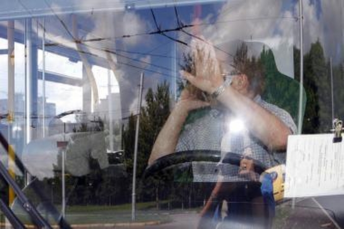 Troleibusas Kaune kliudė pėsčiąjį ir nė nestabtelėjęs nuvažiavo 