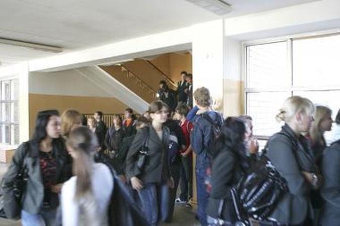 Nelegalūs Vaižganto mokyklos moksleiviai išėjo, bet žada sugrįžti