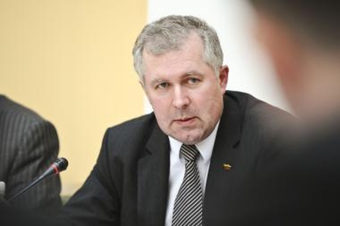 Komiteto vadovas nori efektyvesnio informavimo apie gresiančias audras (papildyta)