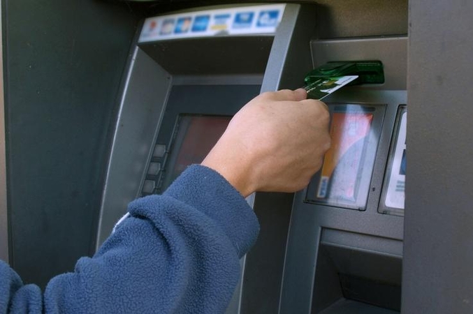 Japonijos bankas atsisako mokėjimo kortelių
