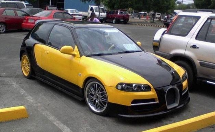 Klounada: 1992 metų „Honda Civic“ paverstas „Bugatti Veyron“