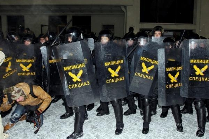 Rinkimus Baltarusijoje stebėję Lietuvos parlamentarai ir patys neišvengė "bananų"