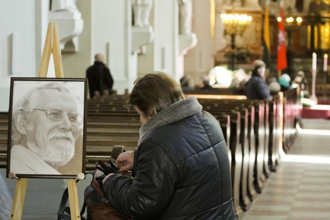 Sostinė atsisveikina su poetu M. Martinaičiu