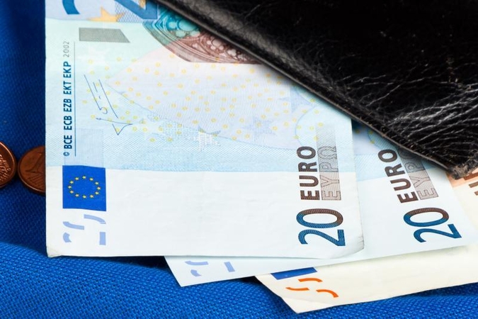 ECB turėtų mažinti bazinę palūkanų normą