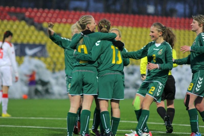 Lietuvos moterų futbolo rinktinė išplėšė lygiąsias (komentarai)