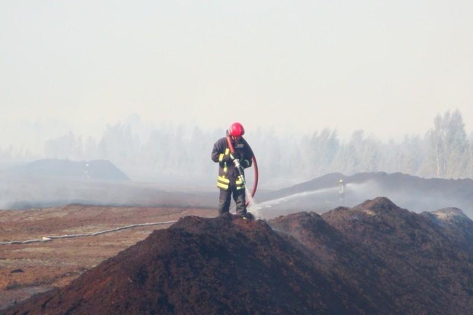 Ketinama skelbti apie gaisro durpyne užgesinimą (papildyta)
