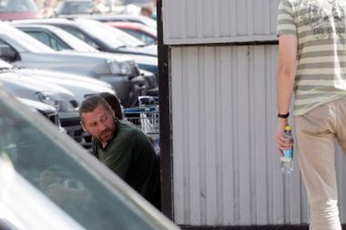 Spauda rašo, tačiau Janė pilstuku ir toliau prekiauja