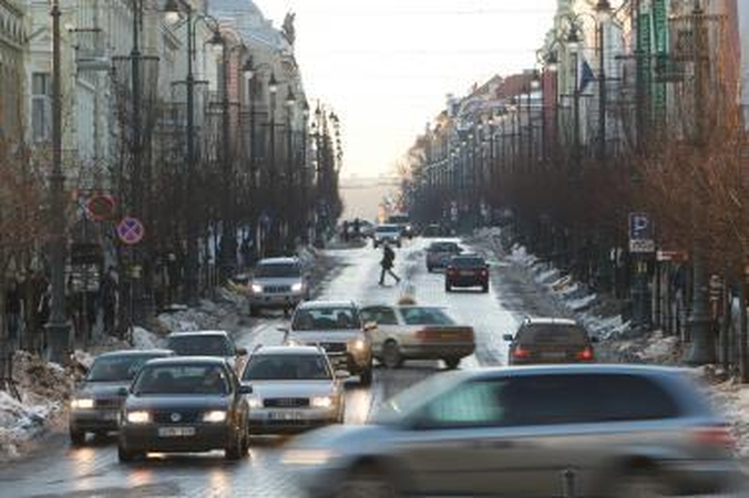 Siūloma leisti mašinoms stovėti Gedimino prospekte