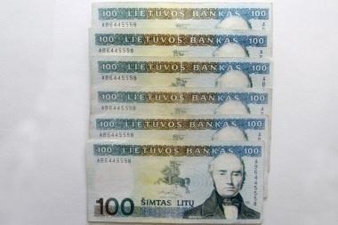 Už prekes klaipėdietė mokėjo netikrais pinigais