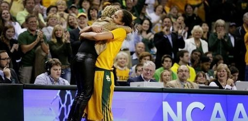 NCAA merginų rungtynėse – trys B.Griner dėjimai!